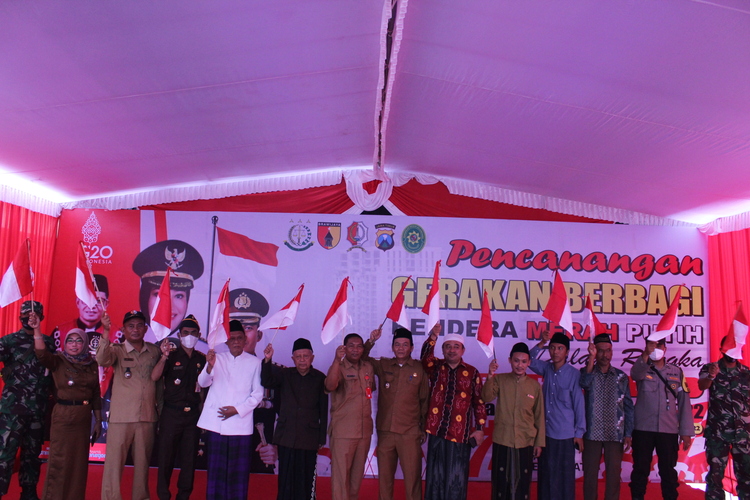 Pencanangan Gerakan Berbagi Bendera Merah Putih di Kabupaten Bojonegoro
