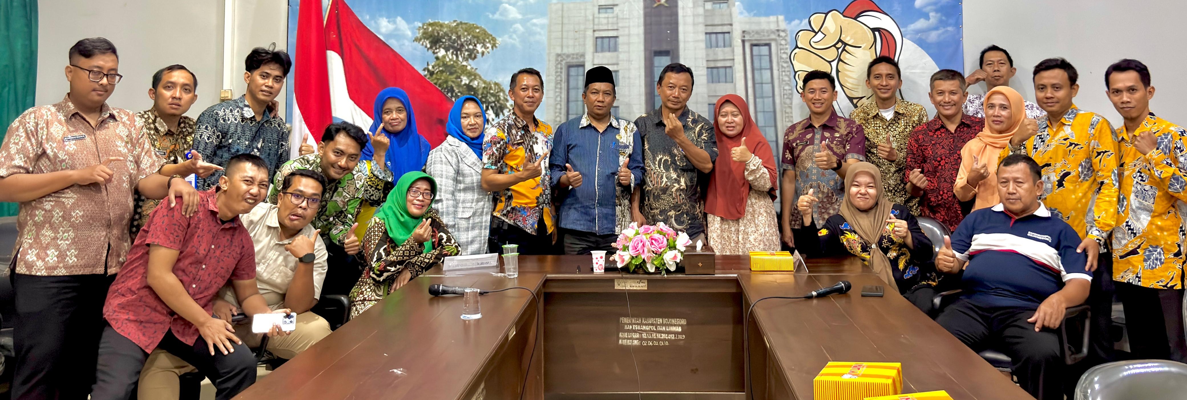 KARYAWAN DAN KARYAWATI<BR>BAKESBANGPOL BOJONEGORO